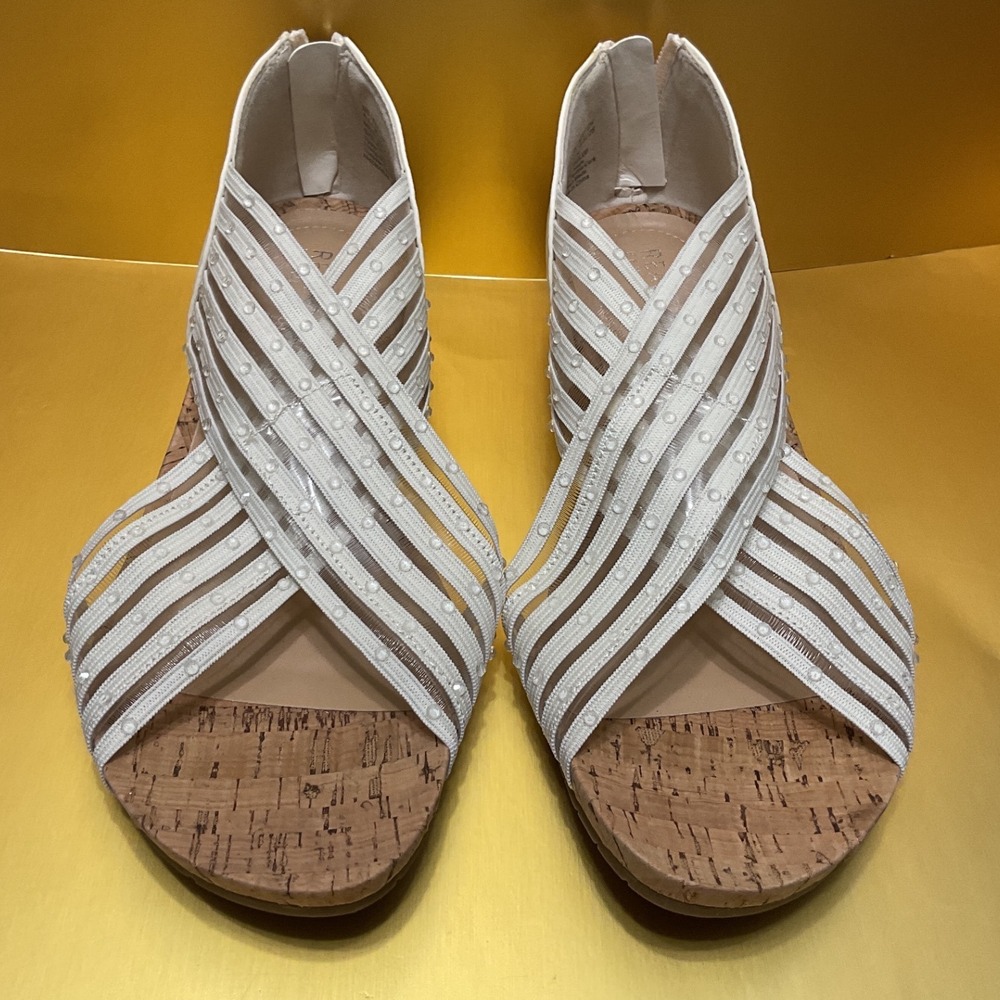 Kenneth Cole Reaction Gigi Jewel White Studded Strappy Wedge Sandals RL25GIJ08